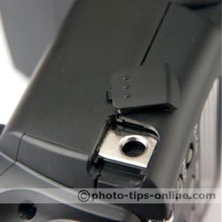 Canon Speedlite 430EX II flash: bracket fitting, close up