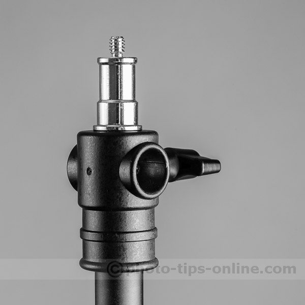 Karamy KLS-4220AL light stand: spigot (stud) installed vertically