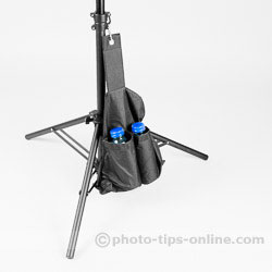 Karamy KLS-4220AL light stand: sandbag attached to the center column