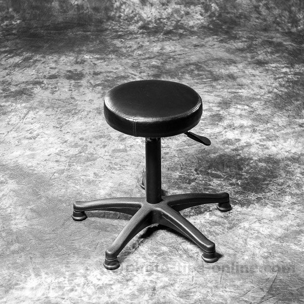 LumoPro Posing Stool: lowest position