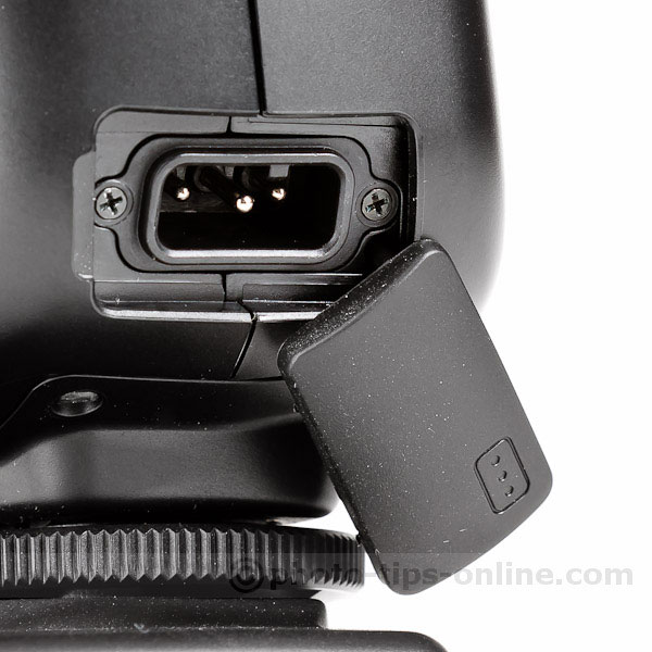 Nissin Di700 flash: external power pack socket