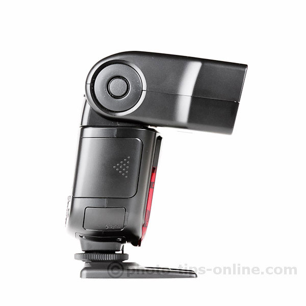 Nissin Di700 flash: tilted down