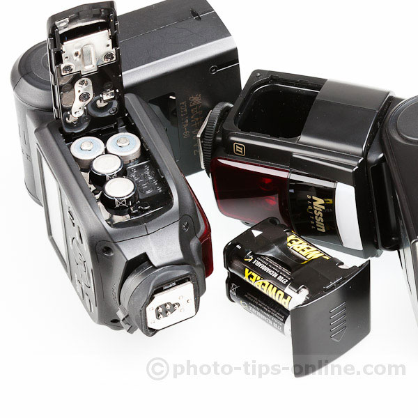 Nissin Di866 II vs. Phottix Mitros: battery compartments