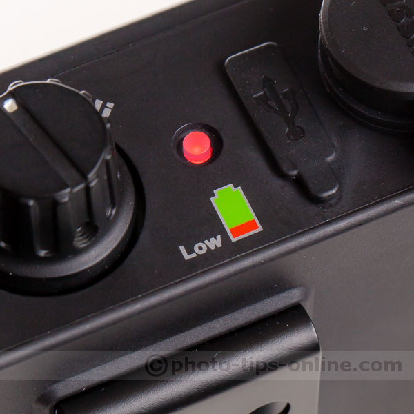 Nissin PS 8 Power Pack: battery level indicator, red, under 30 percent