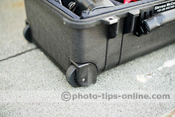 Pelican 1510SC Case: wheels