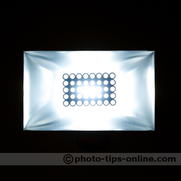 Promaster Universal Softbox flash diffuser: light distribution pattern, flash zoom 24 mm