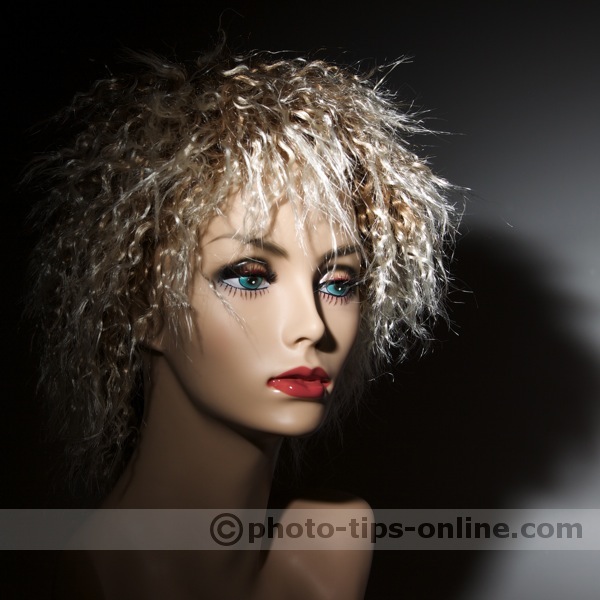 Honl Photo Speed Grid test: flash zoom at 105mm, mannequin